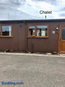 Atlanta Ceder Wood Chalet - Image 1
