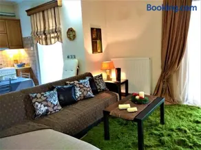 Mainades House - Image 2