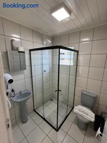 Kitnet aconchegante para 4 pessoas com carregador de carros elétricos - Image 2