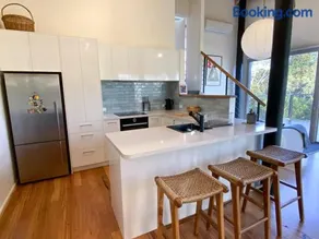 Treetop Retreat in Old Ocean Grove - Image 5
