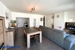 Bright, spacious apartment nearby beach - Image 5
