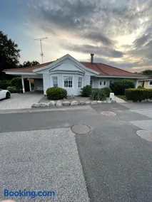 Spacious summer house with outdoor seating area, close to the sea & nature! - Image 3