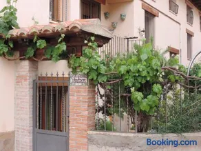 Apartamentos Turisticos El Refugio - Image 1