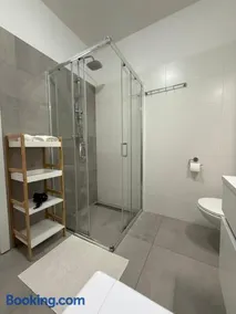 Pipanova Cosy Nest with Balcony & Free Parking - Image 3