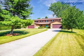 Family-friendly cottages by Lake Bella Vista - Image 1