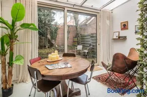 Cozy two-room city center apartment with garden - Image 3