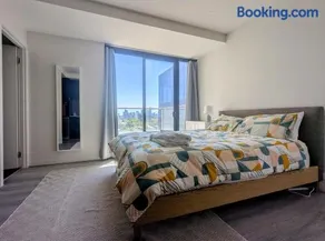 South Yarra Studio - Free Parking, Gym & Balcony Views - Image 1
