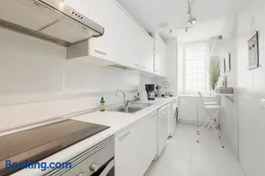 Beautiful beachside duplex apartment with amazing sea views - Image 2