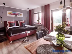 KATARINAS HOUSE mit 2 FeWo stilvoll, gemütlich & zentral Boxspringbett, Parkplatz, Balkon oder Garten - Image 1