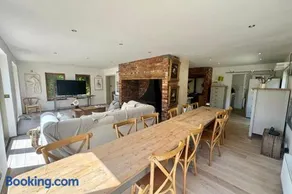 Elegant Hampshire Countryside Stay - Image 2