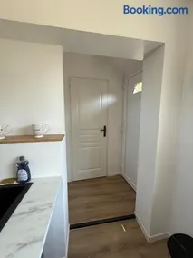 Fully equipped one-bedroom apartment, unpack your bags - Image 4