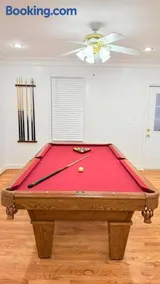 DC Getaway Cozy 4BR Oasis by Metro and Airports - Image 4