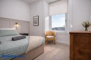 Portside Apartment - Image 2
