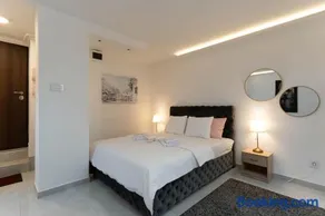Royal Queen Apartment 2 - Image 1