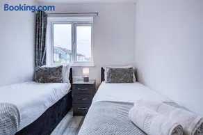 Spacious 2 Bed Apartment South London - Image 4