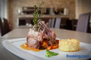 Willow Hotel Restaurant - Image 2