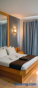 Jumbo Hotel - Image 1