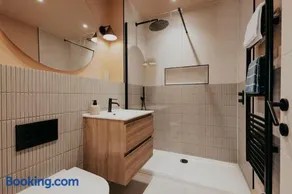 Relax in a luxury new 4-bed beachfront house - Image 2