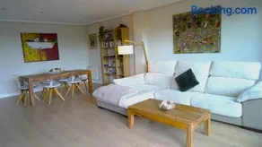 Fabulous Apartment with Garden and Parking - Image 4