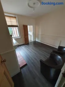 2 bedroom house - Hopefield Road - Image 3