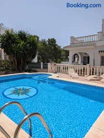 Chalet independiente con piscina - Image 1