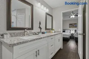 Pool Villa- Near Airport & Downtown, Fire Pit, Foosball - Image 4