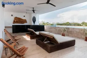 Amira Residence Private Pool Facing the Park - Image 3