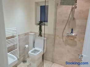 Crabtree House - Image 3