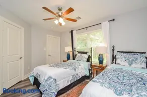 House 3 years old, Close to mall, Restaurants, IAH - Image 5