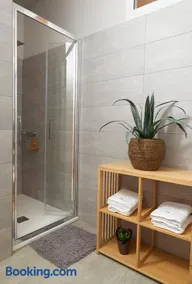 La Marina Apartment Suites - Image 5