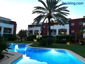 Hoteltype Penthouse 2 Beds, Parking, WIFI & pool Stunning Views - Image 1