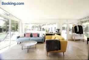 VILLA SAINTE BAUME Piscine Jacuzzi tout confort - Image 3