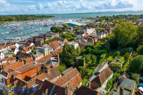 Stunning Luxury Apartment in Central Lymington - Image 1