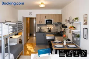 ENJOYHARRACHOV - Atraktivní slunné studio Čertovka v centru s balkonem, garážovým parkováním, Wifi-WLAN, Ipad, SAT, herní konzolí, Netflix zdarma a nejkrásnějším výhledem na Čertovu horu s areálem skokanských můstků a sjezdovku jen 150m od lanovky - Image 2