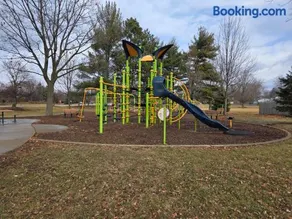 3 bedroom 3 bath lovely home in Aurora IL - Image 2