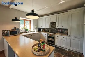 Brofallen - spacious holiday cottage with sea views and enclosed garden - Image 3