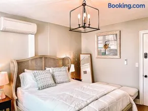 Buttonwood Hotel 1 - Boutique Accommodations - Image 2
