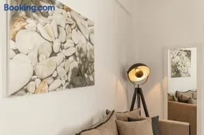 Cozy Comfy Town House - Image 5
