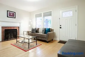 Pentagon City Homestay Parking available - Image 2
