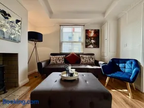 Private 2BR house, Cheltenham Centre & Parking - Image 3