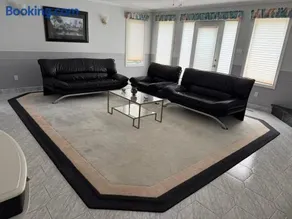 Spacious, Peaceful & Perfectly Located - 4BR,3BA - Image 2