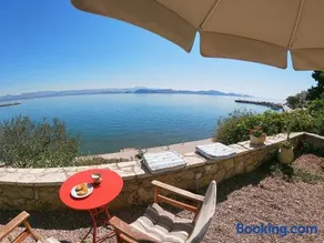 KIVERI 1876 traditional seafront cottage - Image 3