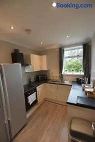 Sighthill 3 Bedrooms with Private Garden - Image 3