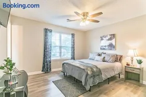 Sunlit Cartersville Cottage - Image 1