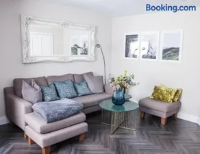 Luxury 2 bed 5 mins from Carrick next to Waterfall - Image 1