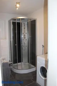 Gut gelegenes Appartment mit Wifi, Parkplatz, Wama, Trockner usw. - Image 2