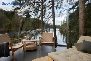 Spectalular glass-iglo suite by a fairytale lake - Image 2