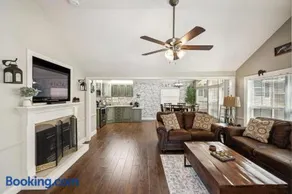 749 Townsend - Image 4
