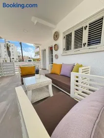 Makenzy Mermaid 2 Bedroom Apartment - Image 2