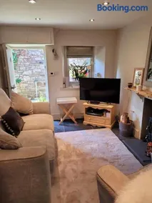 Cosy Llangattock Hideaway - Image 3